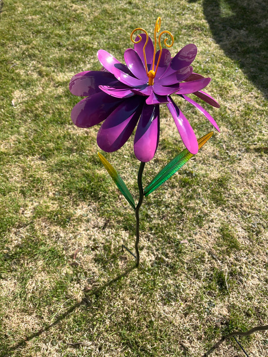 Spinning wildflower garden stake