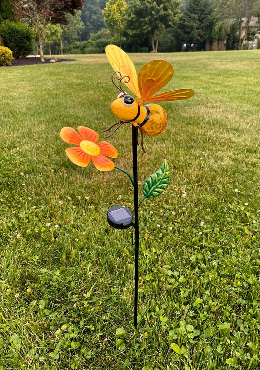solar bee garden stake lights up