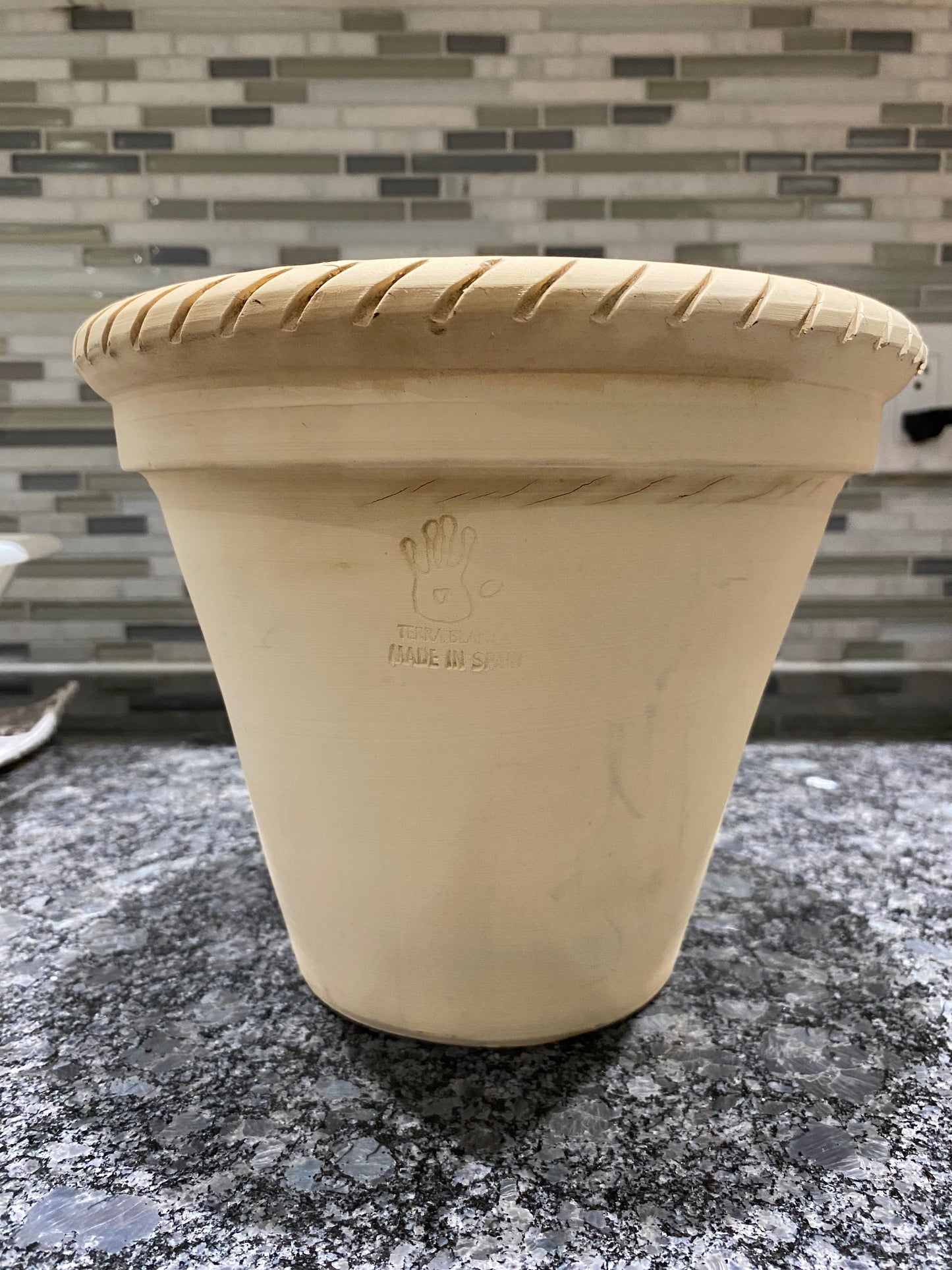 Cónicas Spanish Pot