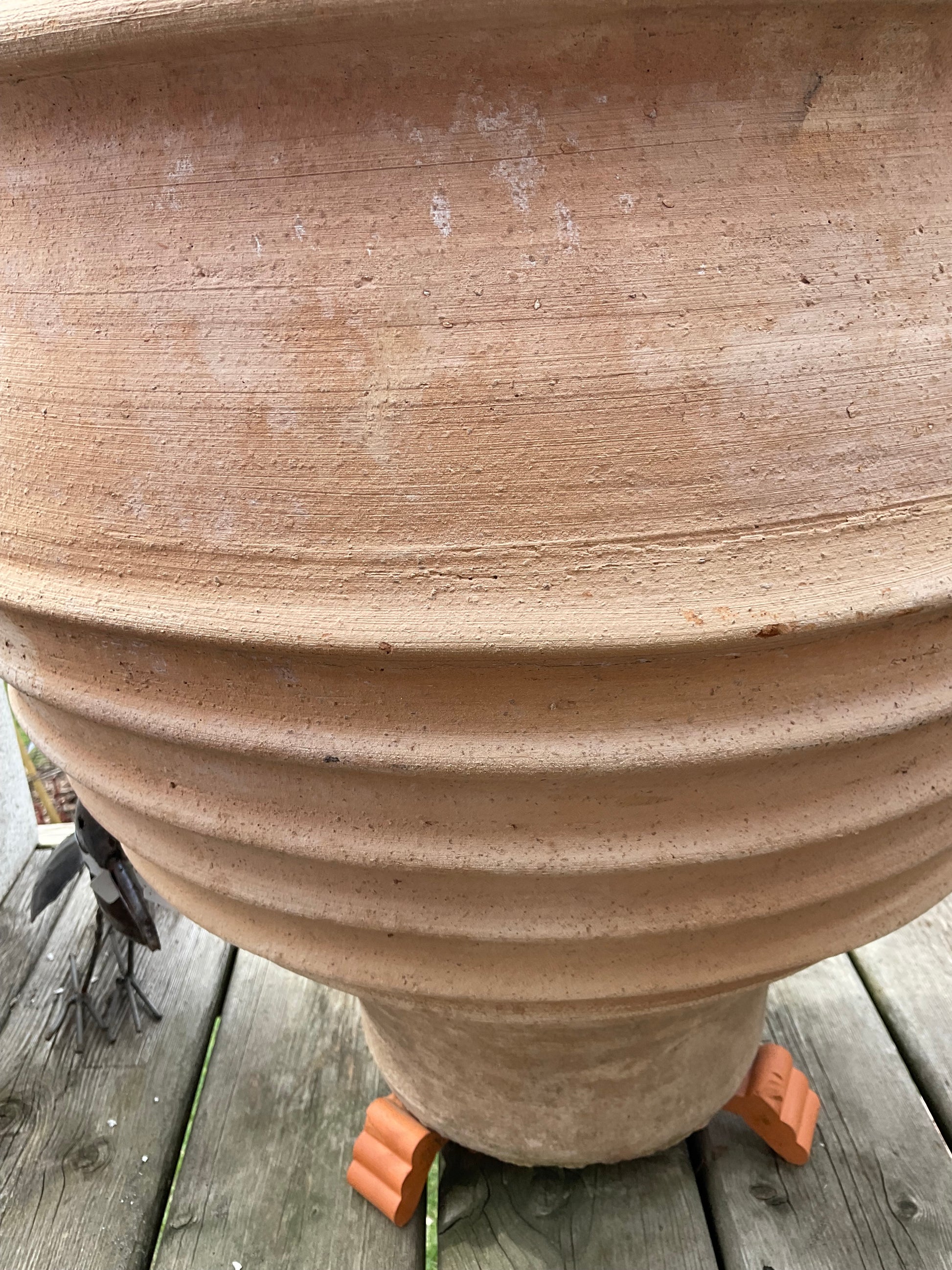 Terracotta planter with ribbed 