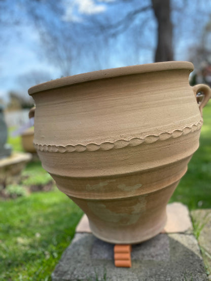 Terracotta pot with decorative edge 