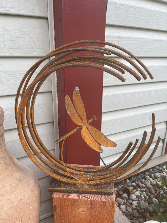 Metal dragonfly arc