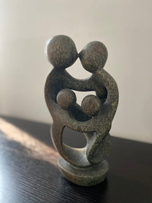 Sculpture-family of 4-ukama-4P