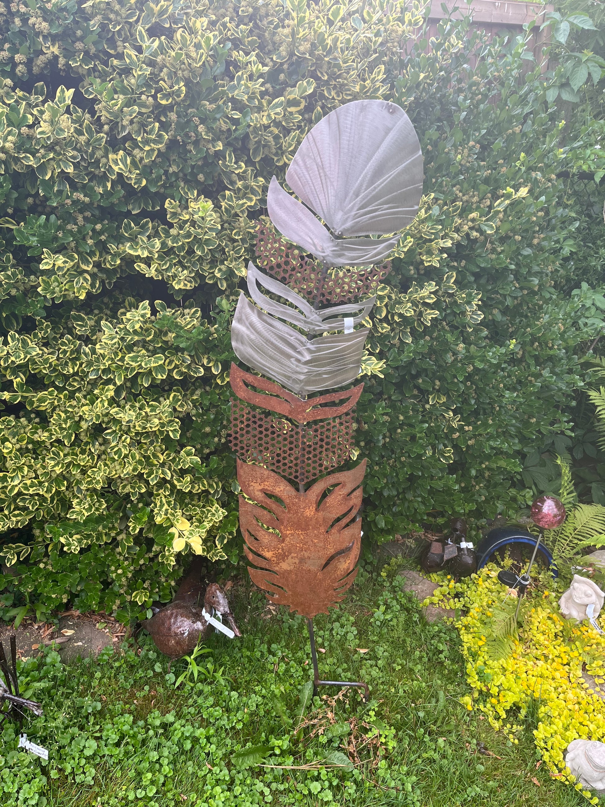 Metal garden feather