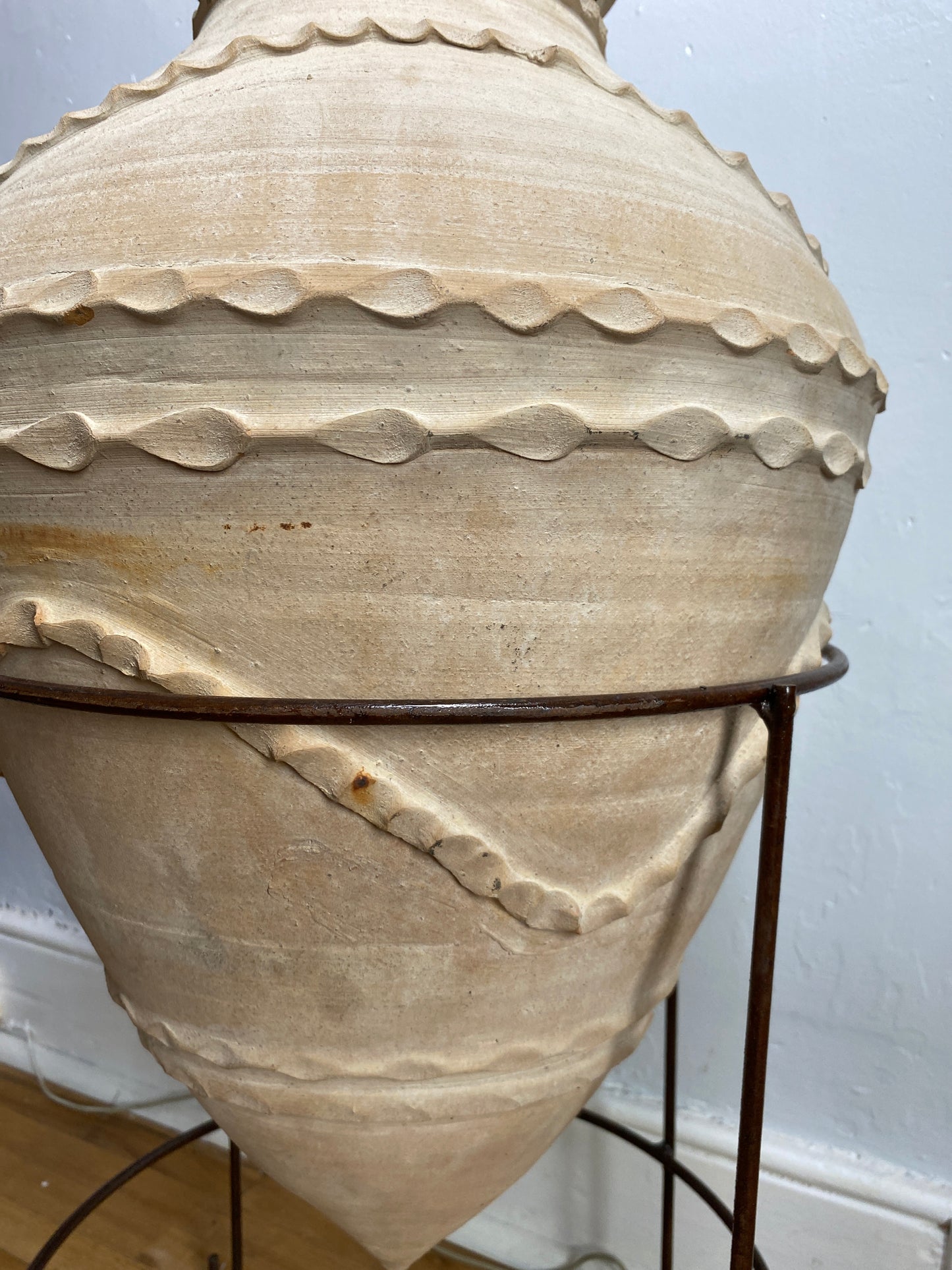 Close up of Pie crust design on Dedalus Pot 
