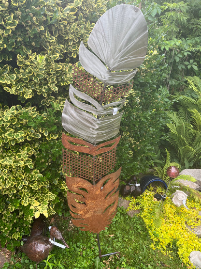 Metal garden feather