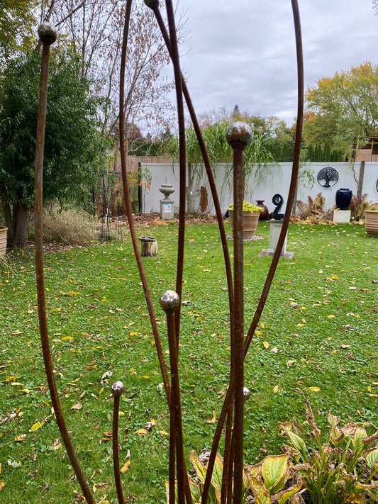 Metal garden sculpture