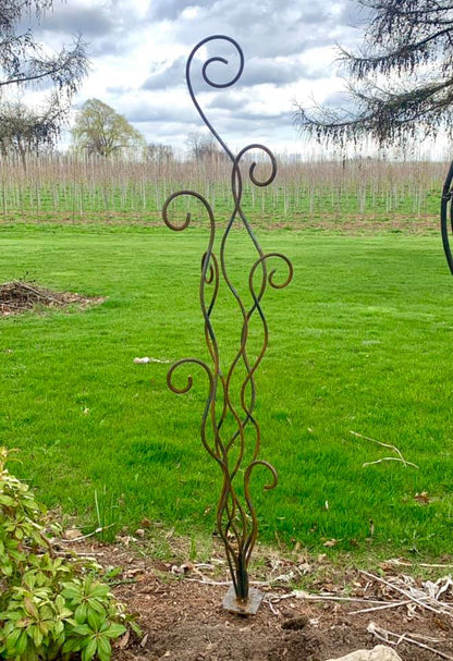 Garden Flow - Metal Garden Sculpture