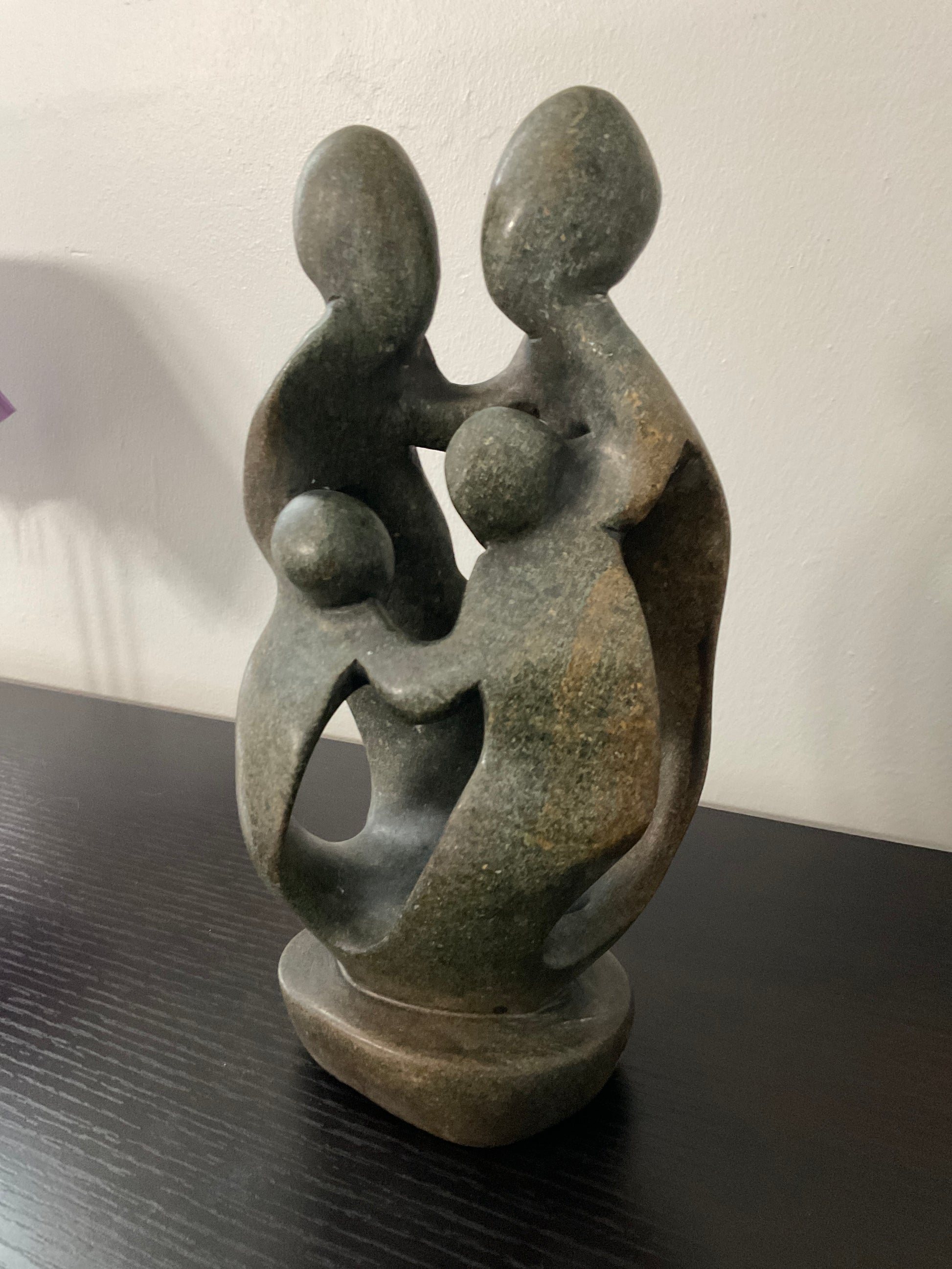 Stone sculpture of a family of 4 - Ukama - 4K