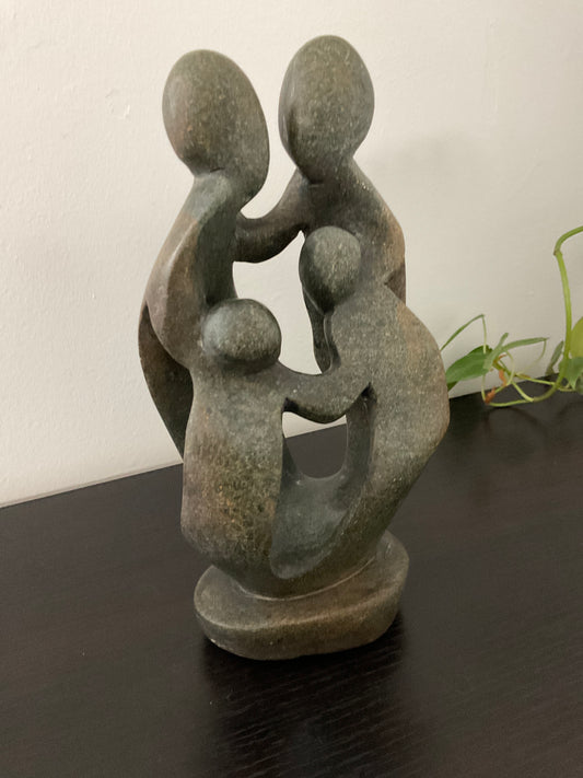 Stone sculpture of a family of 4 - Ukama - 4K